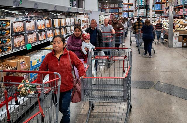 Consumer Sentiment Steady but Worries Emerge Over Personal Finances